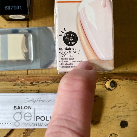 NIB SALLY HANSEN FRENCH MANICURE NAIL SET GEL POLISH FRENCH MANI FULL SIZE - Picture 3 of 5